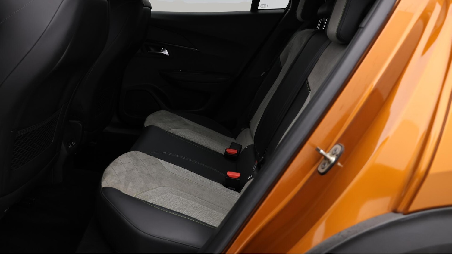 Used Peugeot E-2008 2021 for sale - 76360571: Photo 17