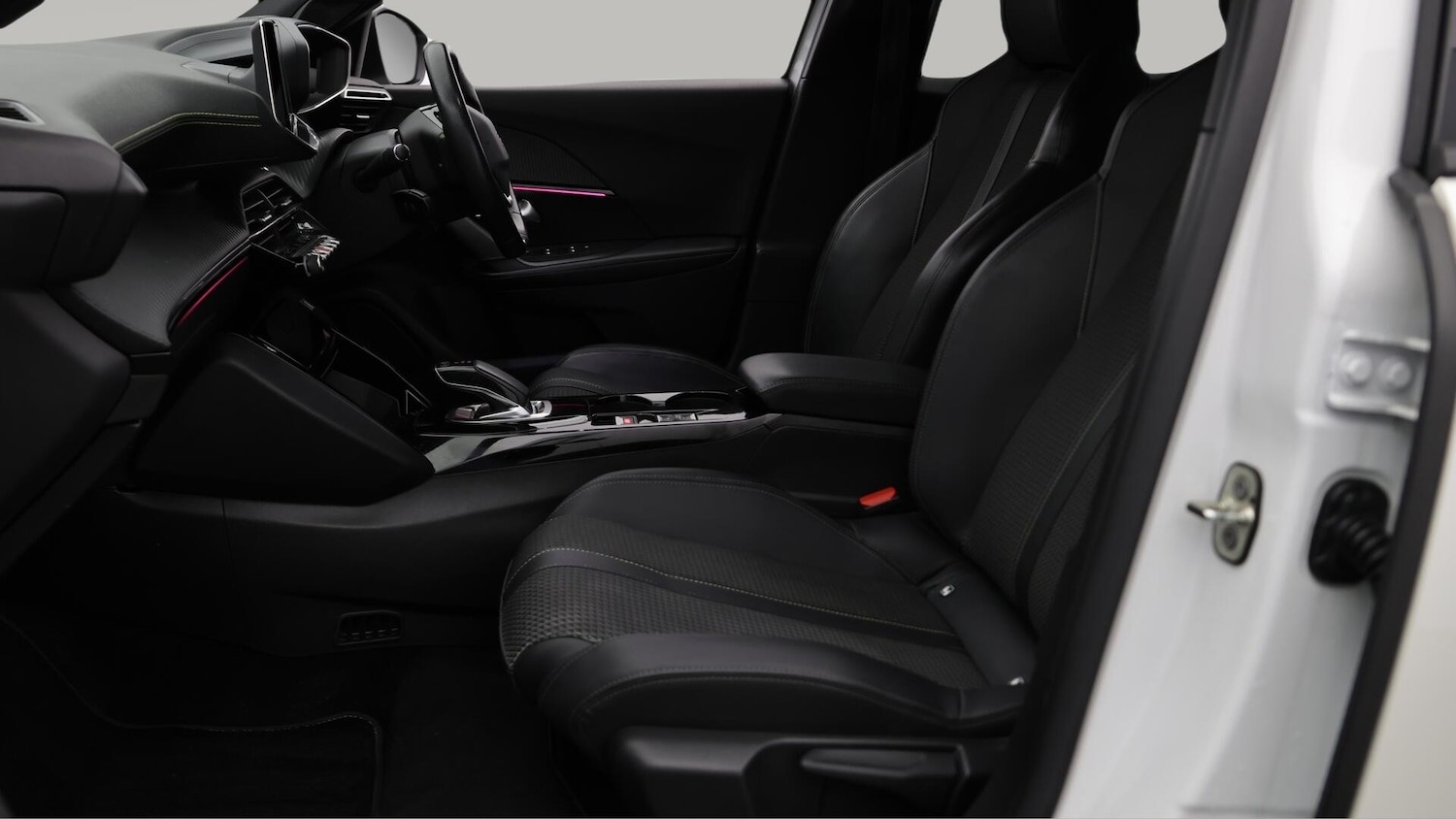 Used Peugeot E-2008 2021 for sale - 76398401: Photo 15