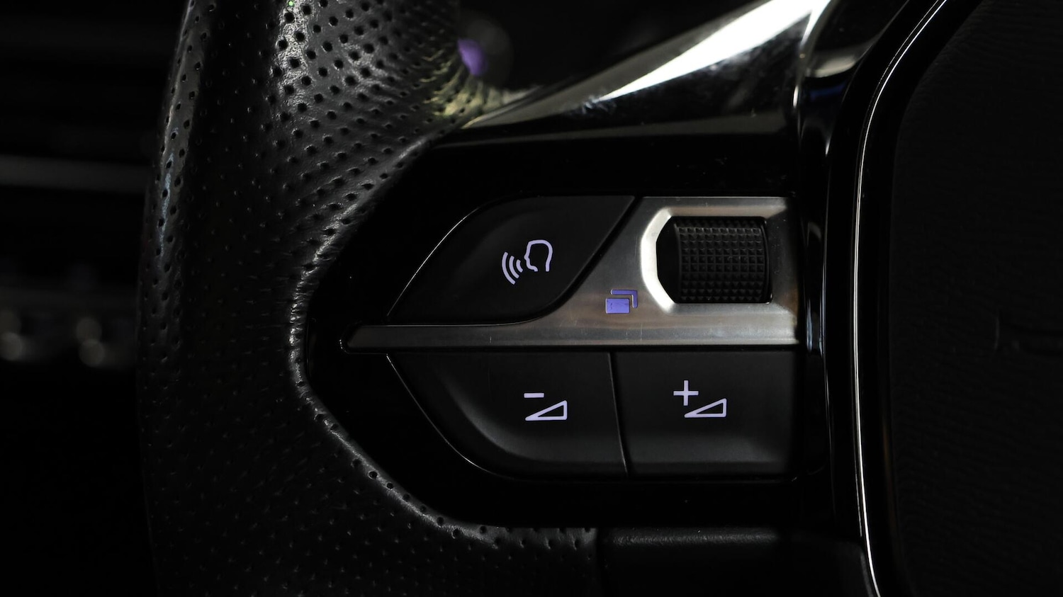 Used Peugeot E-2008 2021 for sale - 76398401: Photo 23