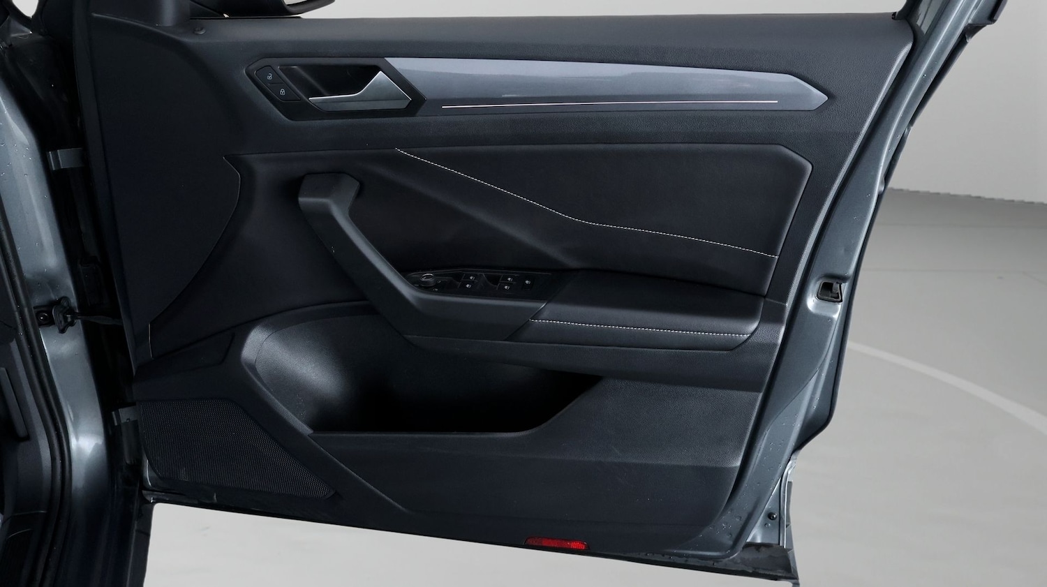 Used Volkswagen T-Roc 2023 for sale - 77675855: Photo 15