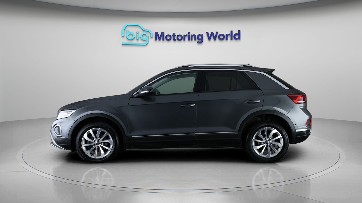 Used Volkswagen T-Roc 2023 for sale - 77675855: Photo 4