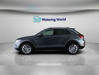 Used Volkswagen T-Roc 2023 for sale - 77675855: Photo