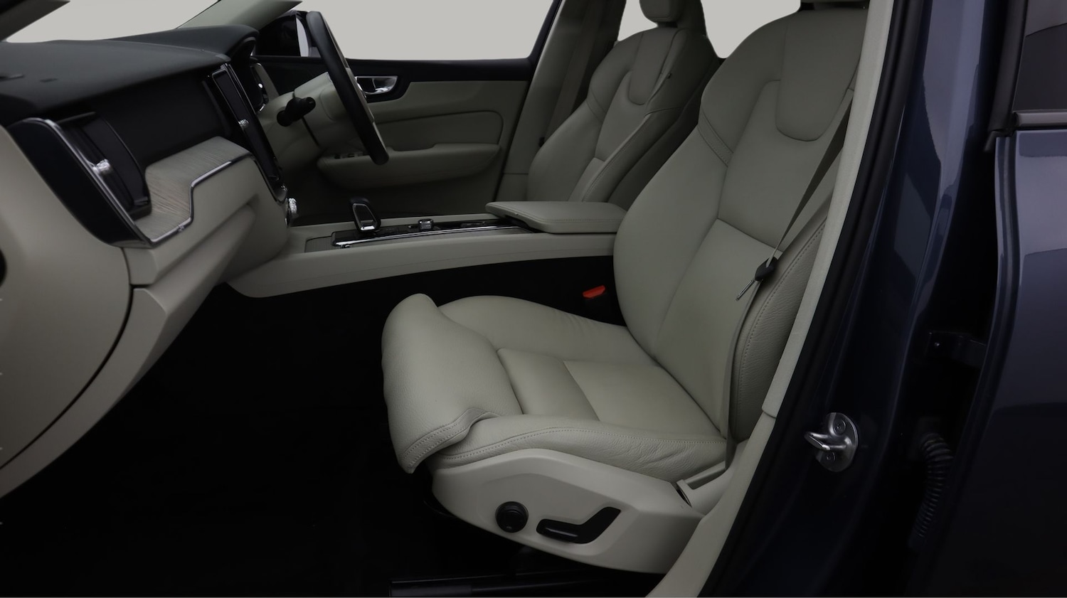 Used Volvo XC60 2023 for sale - 77764311: Photo 14