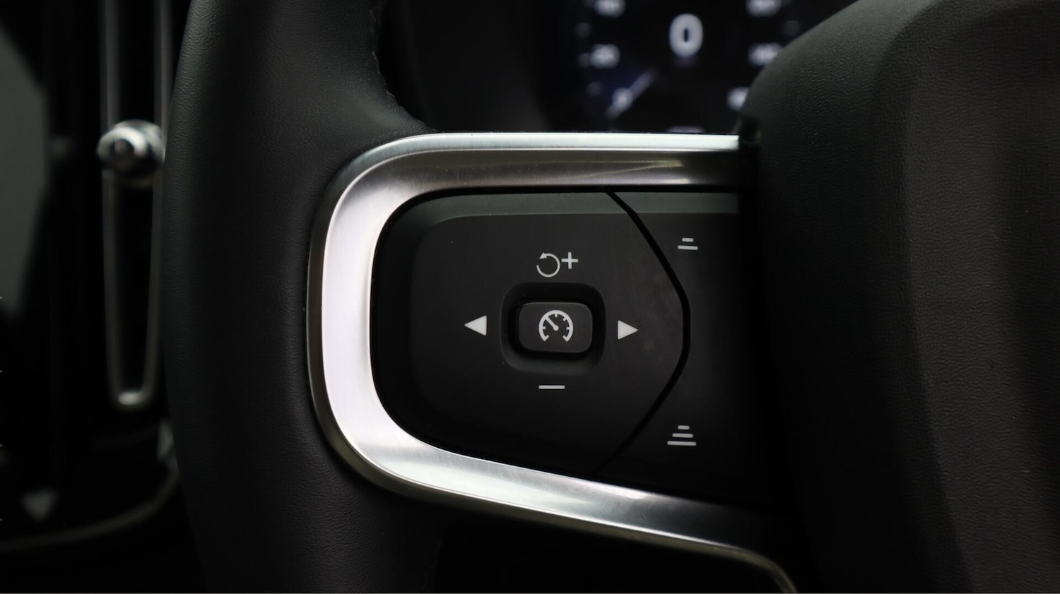 Used Volvo XC40 2021 for sale - 76702408: Photo 24