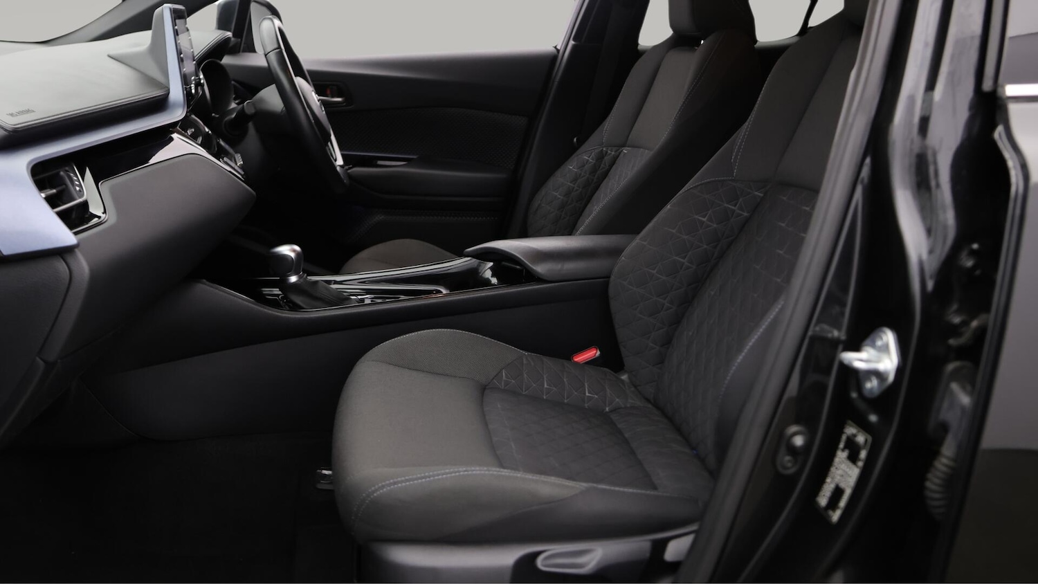 Used Toyota C-HR 2021 for sale - 76457281: Photo 15