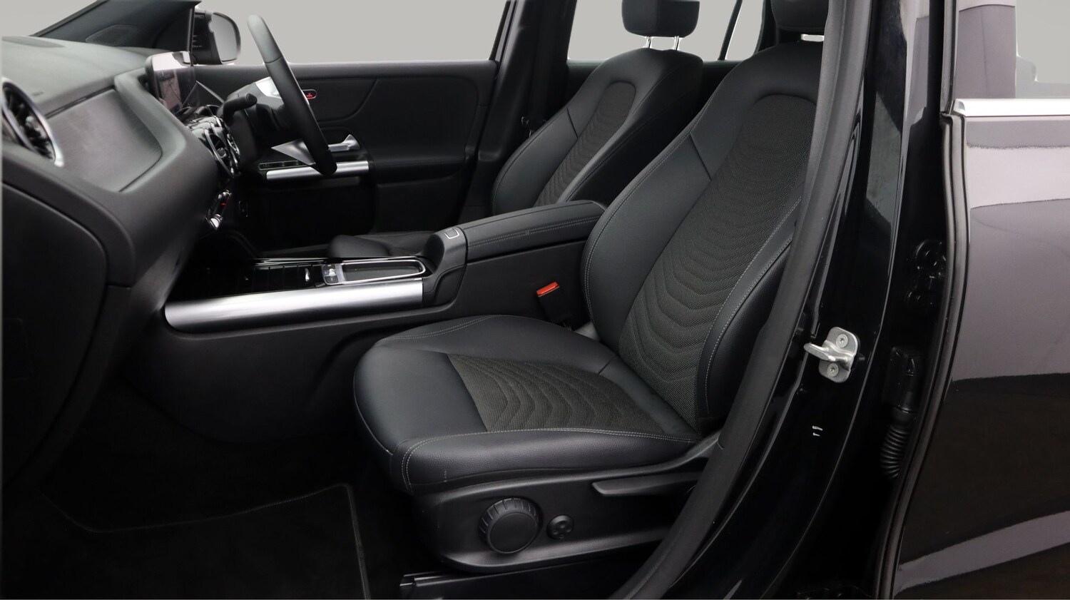 Used Mercedes-Benz GLA 2025 for sale - 77403442: Photo 14