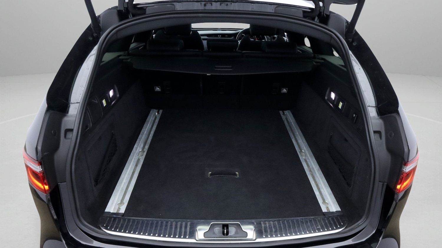 Used Jaguar XF 2018 for sale - 78018161: Photo 17