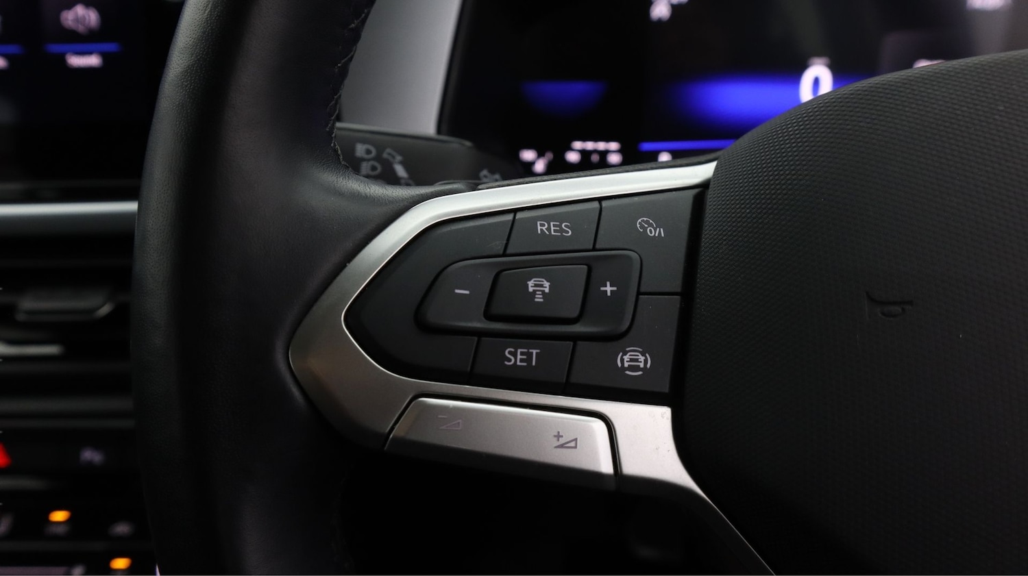 Used Volkswagen T-Roc 2023 for sale - 78202312: Photo 23