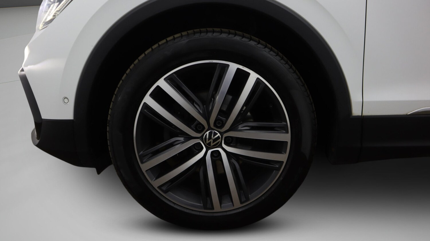 Used Volkswagen Tiguan 2020 for sale - 77855555: Photo 18