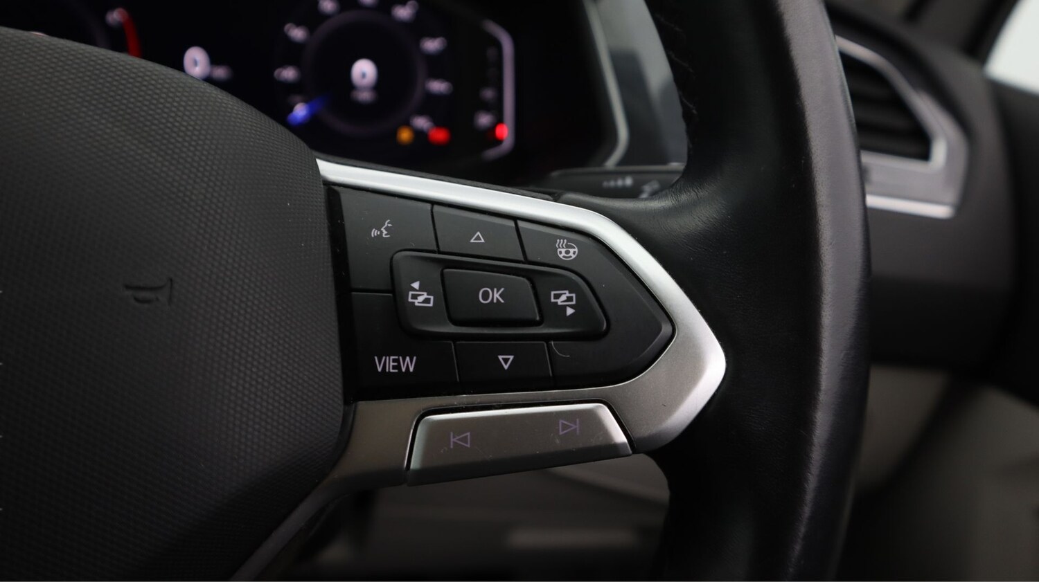 Used Volkswagen Tiguan 2020 for sale - 77855555: Photo 24