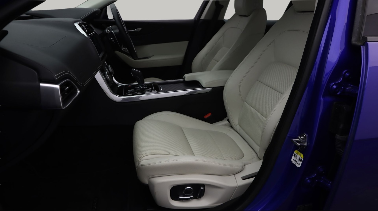 Used Jaguar XE 2020 for sale - 77985000: Photo 14