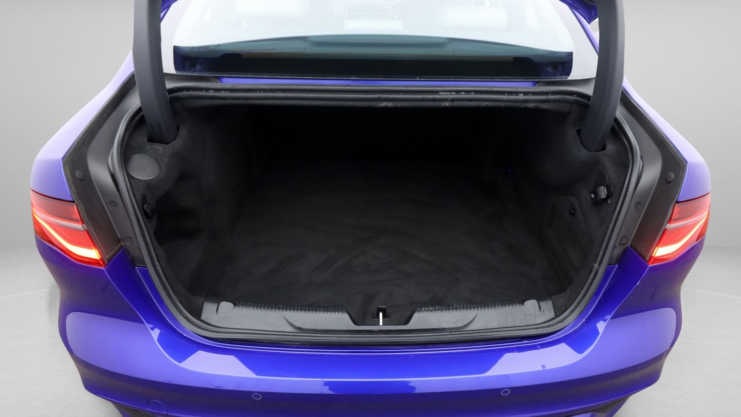 Used Jaguar XE 2020 for sale - 77985000: Photo 17