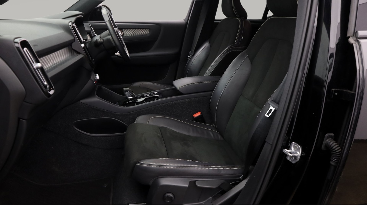 Used Volvo XC40 2021 for sale - 78067100: Photo 14