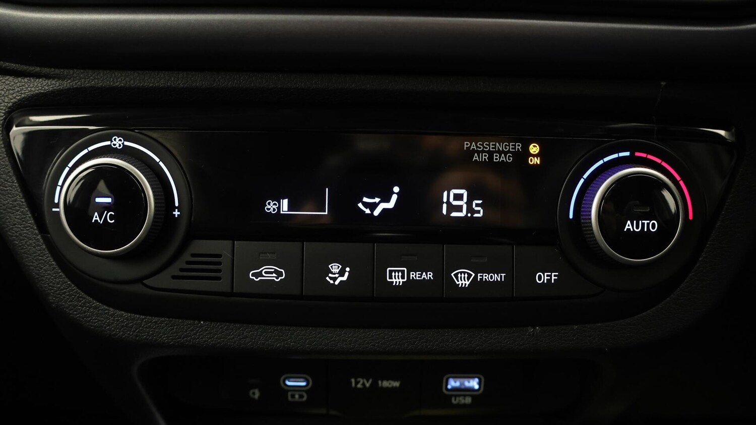 Used Hyundai i10 2023 for sale - 76099534: Photo 13