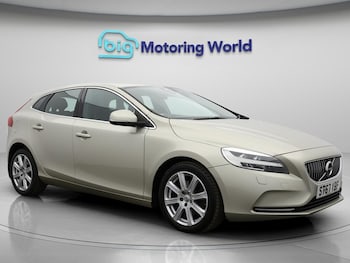 Used Volvo V40 2017 for sale - 75905857: Photo