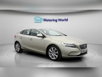 Used Volvo V40 2017 for sale - 75905857: Photo