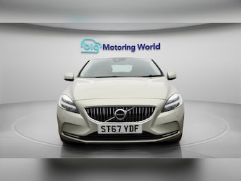 Used Volvo V40 2017 for sale - 75905857: Photo