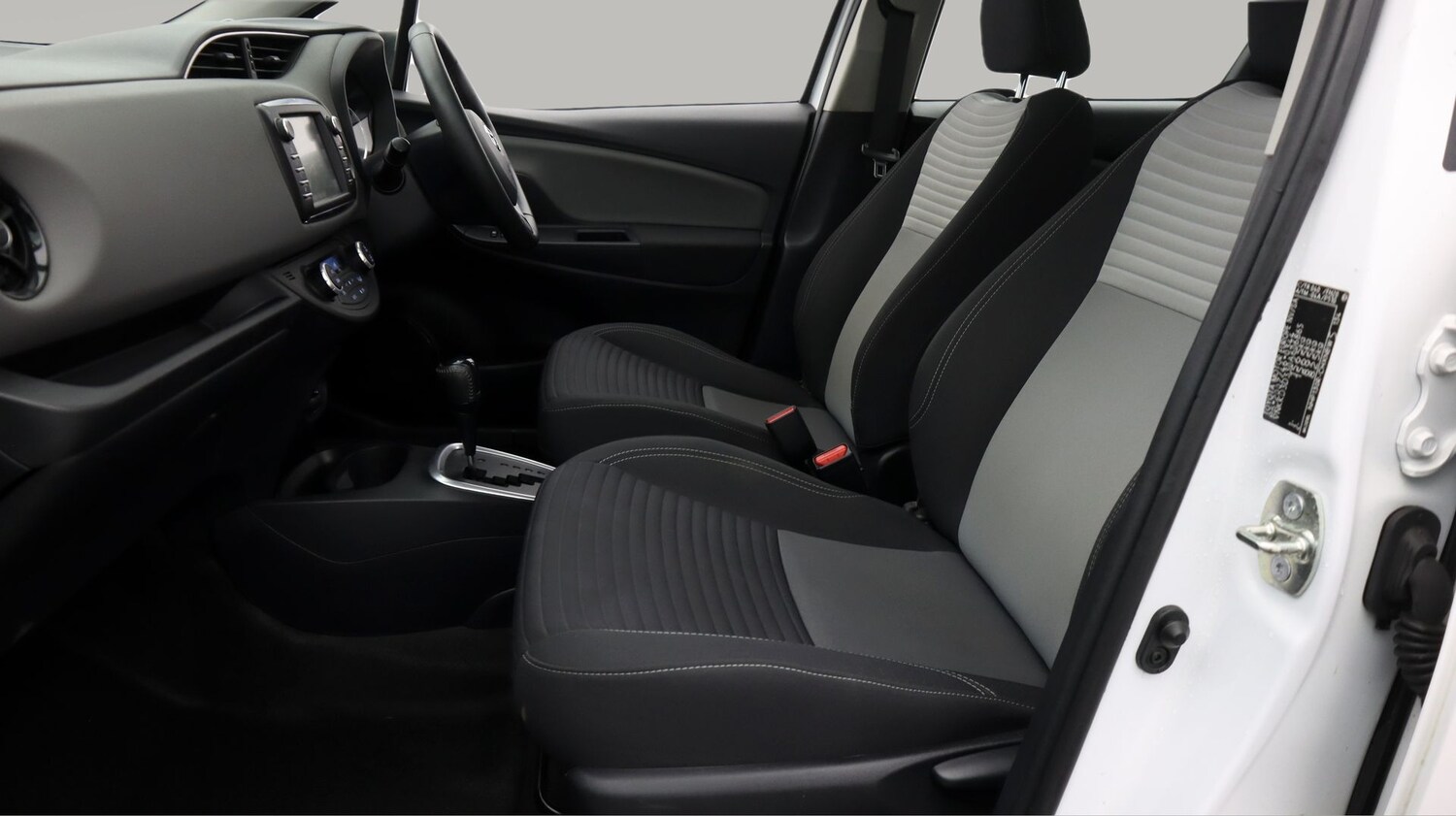 Used Toyota Yaris for sale - 77247210: Photo 14