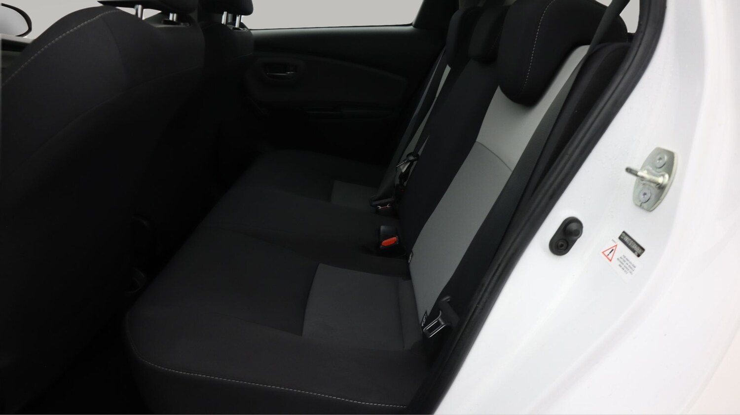 Used Toyota Yaris for sale - 77247210: Photo 16