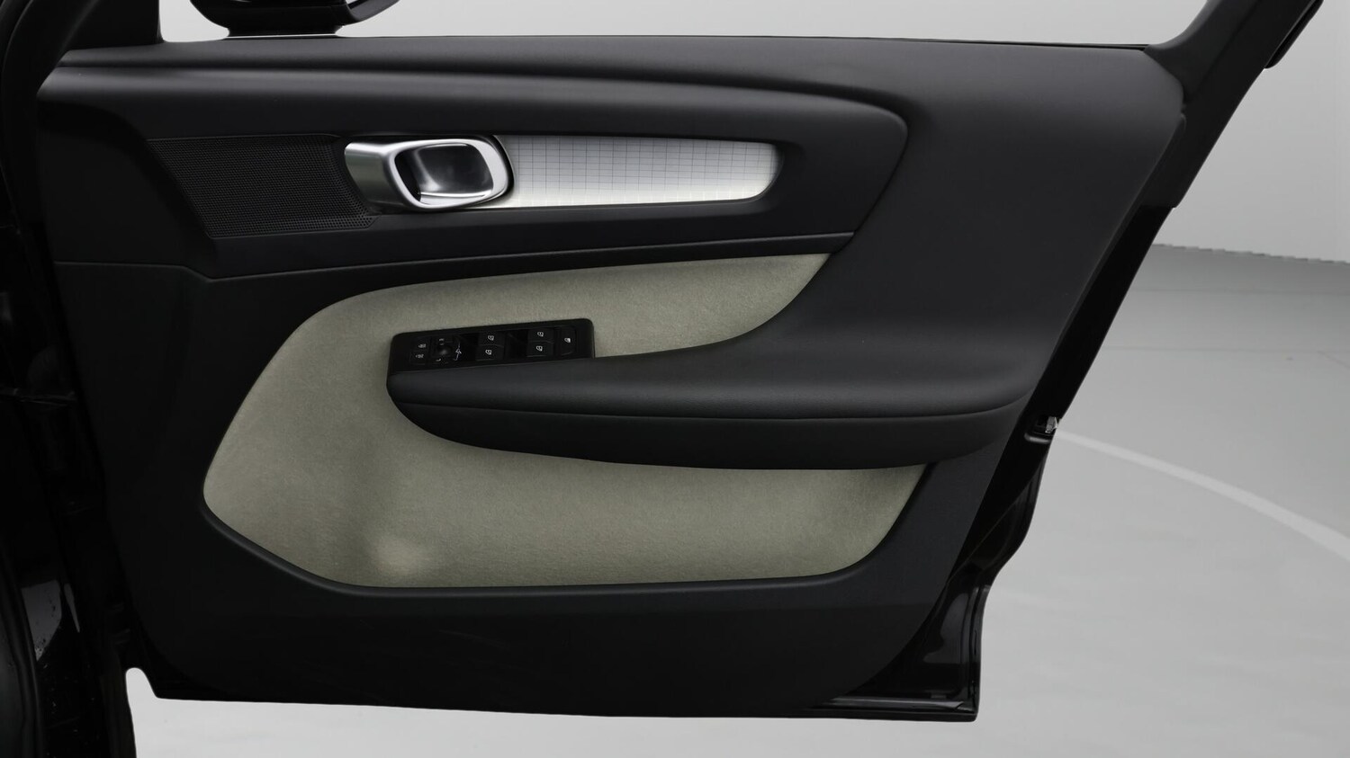 Used Volvo XC40 2021 for sale - 76282980: Photo 16