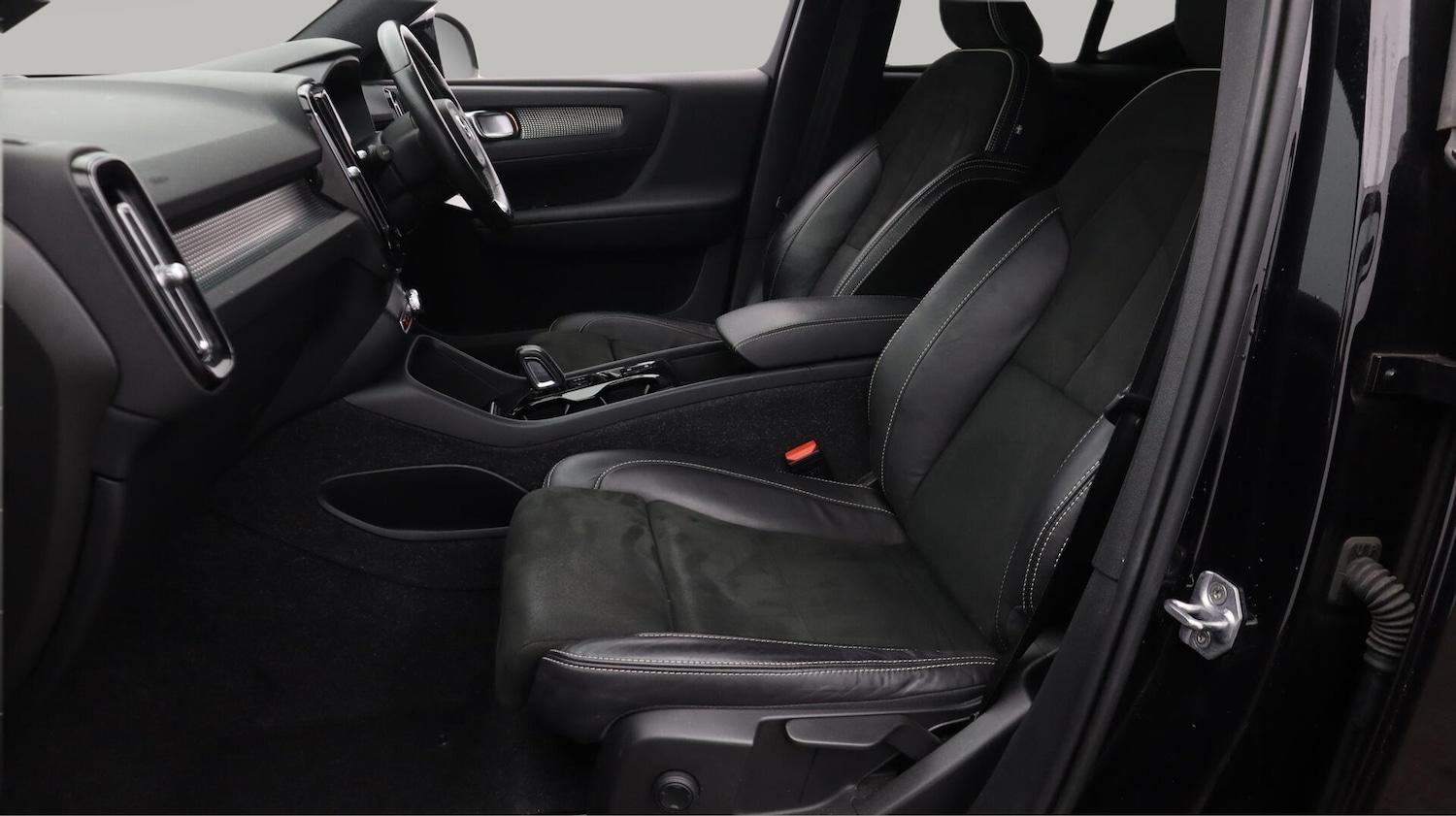 Used Volvo XC40 2021 for sale - 76700639: Photo 15