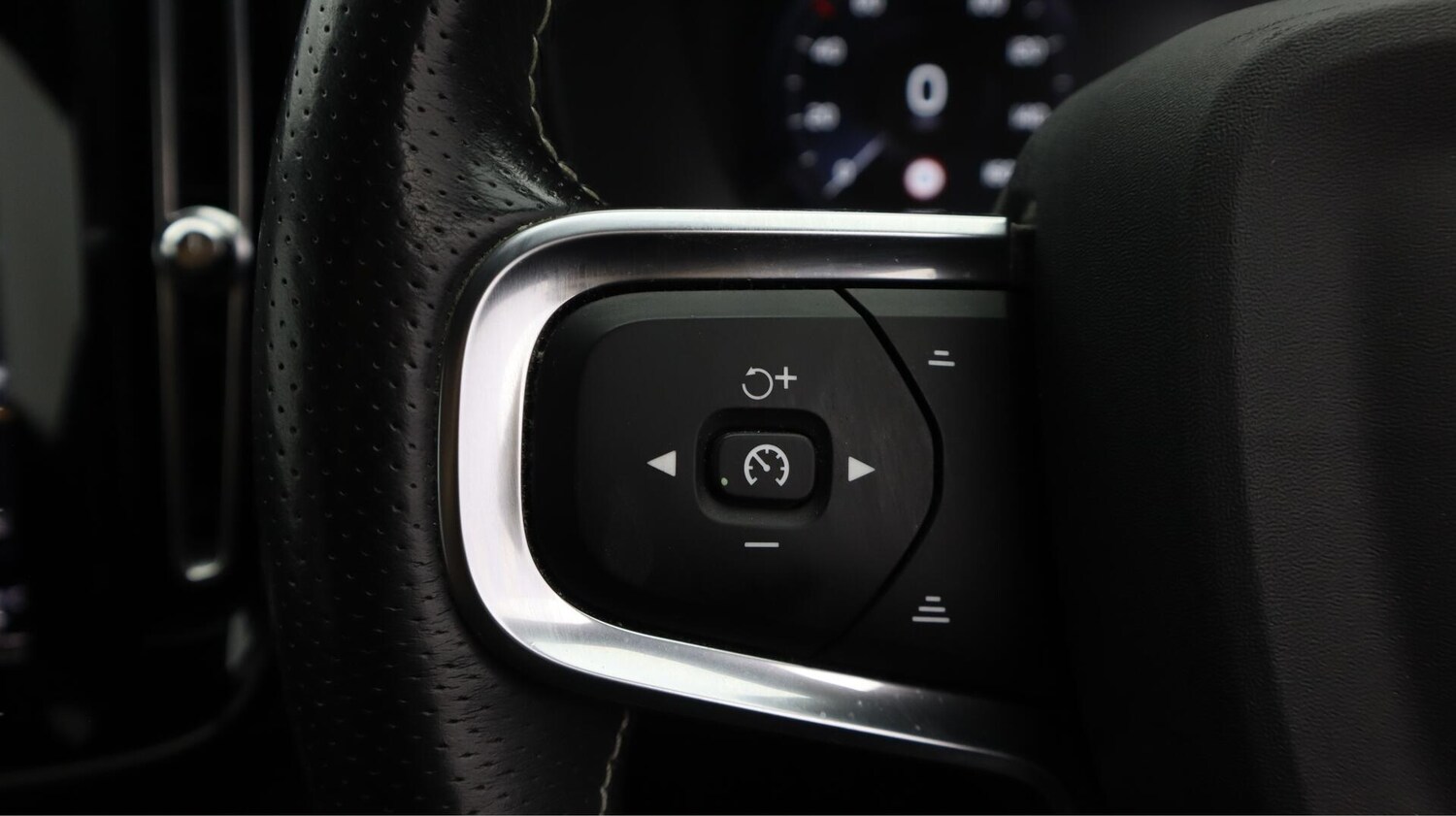 Used Volvo XC40 2021 for sale - 76700639: Photo 24