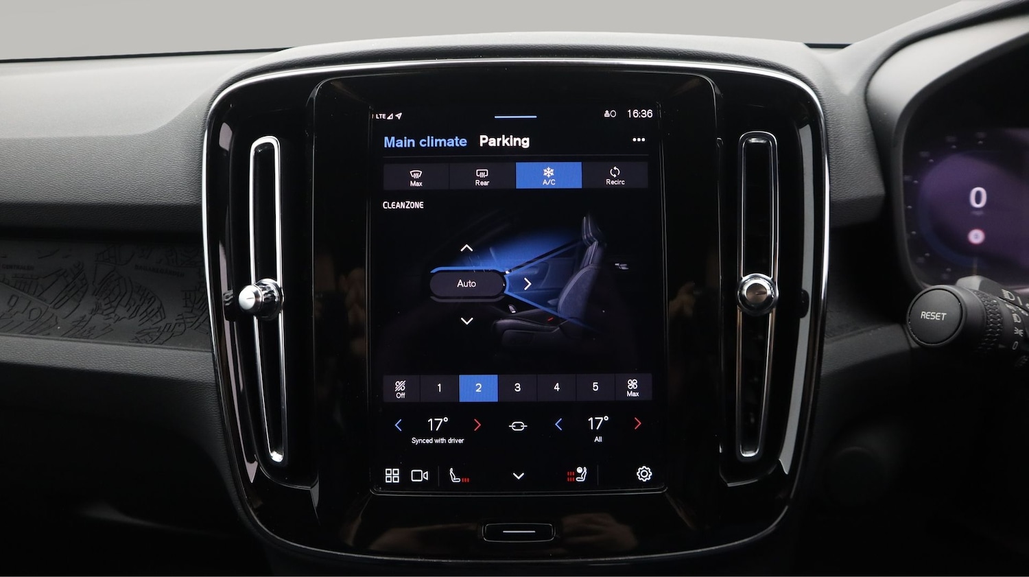 Used Volvo XC40 2024 for sale - 77656456: Photo 12