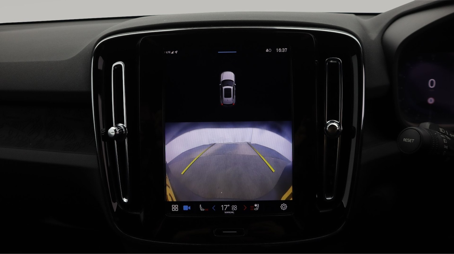 Used Volvo XC40 2024 for sale - 77656456: Photo 25