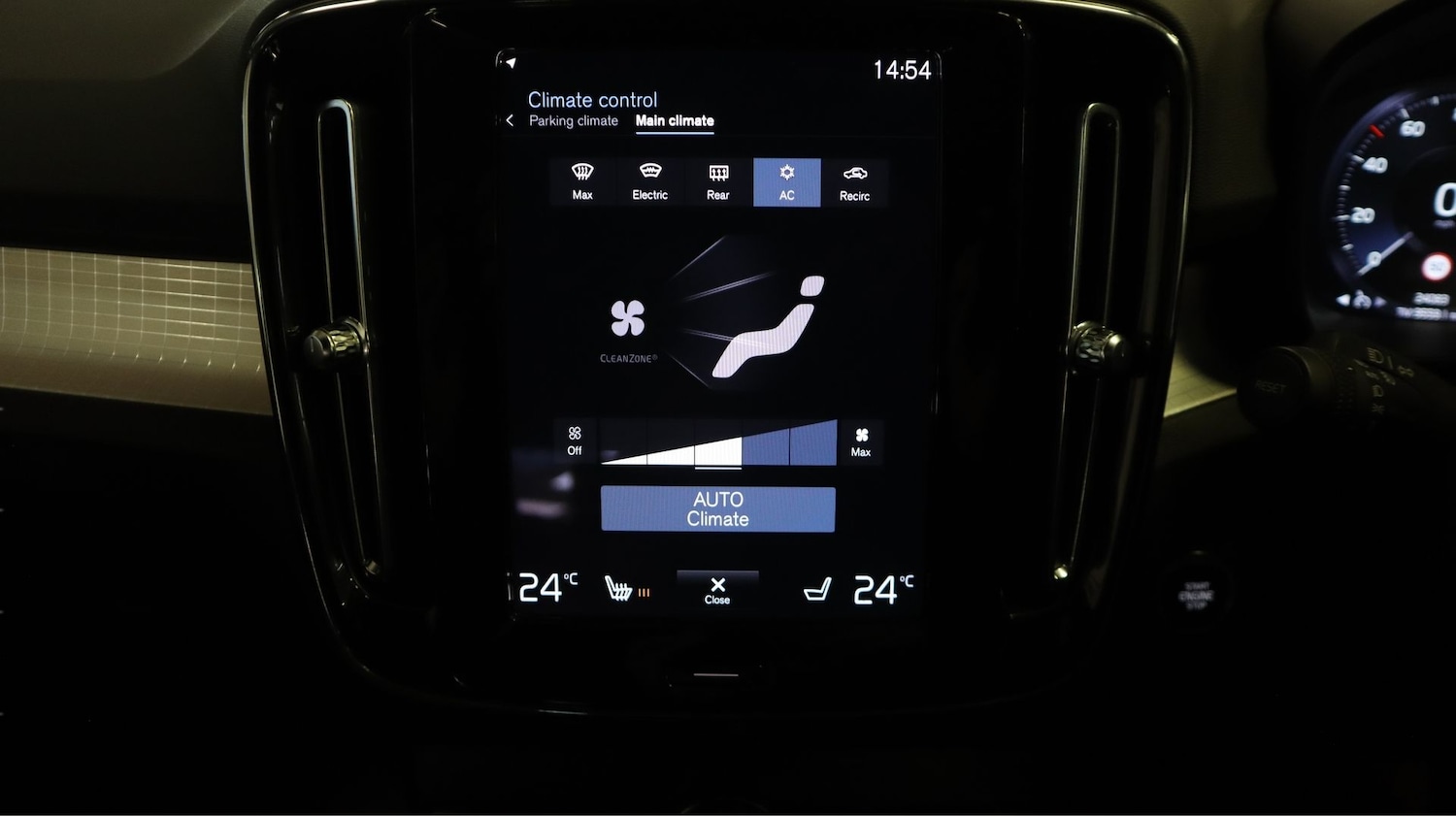 Used Volvo XC40 2023 for sale - 77289581: Photo 12