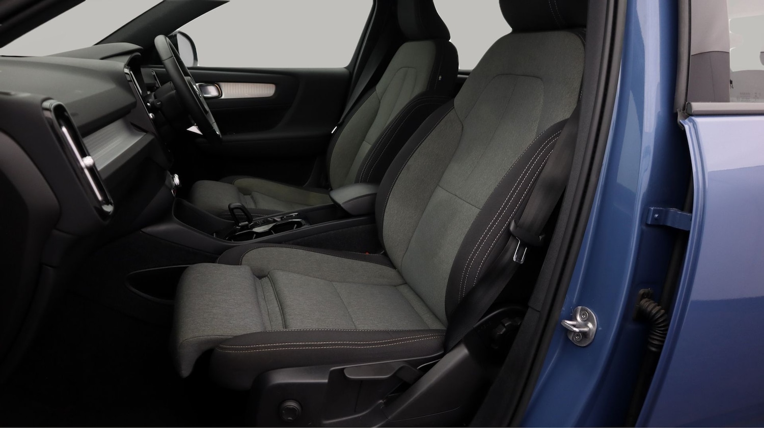 Used Volvo XC40 2023 for sale - 77289581: Photo 14