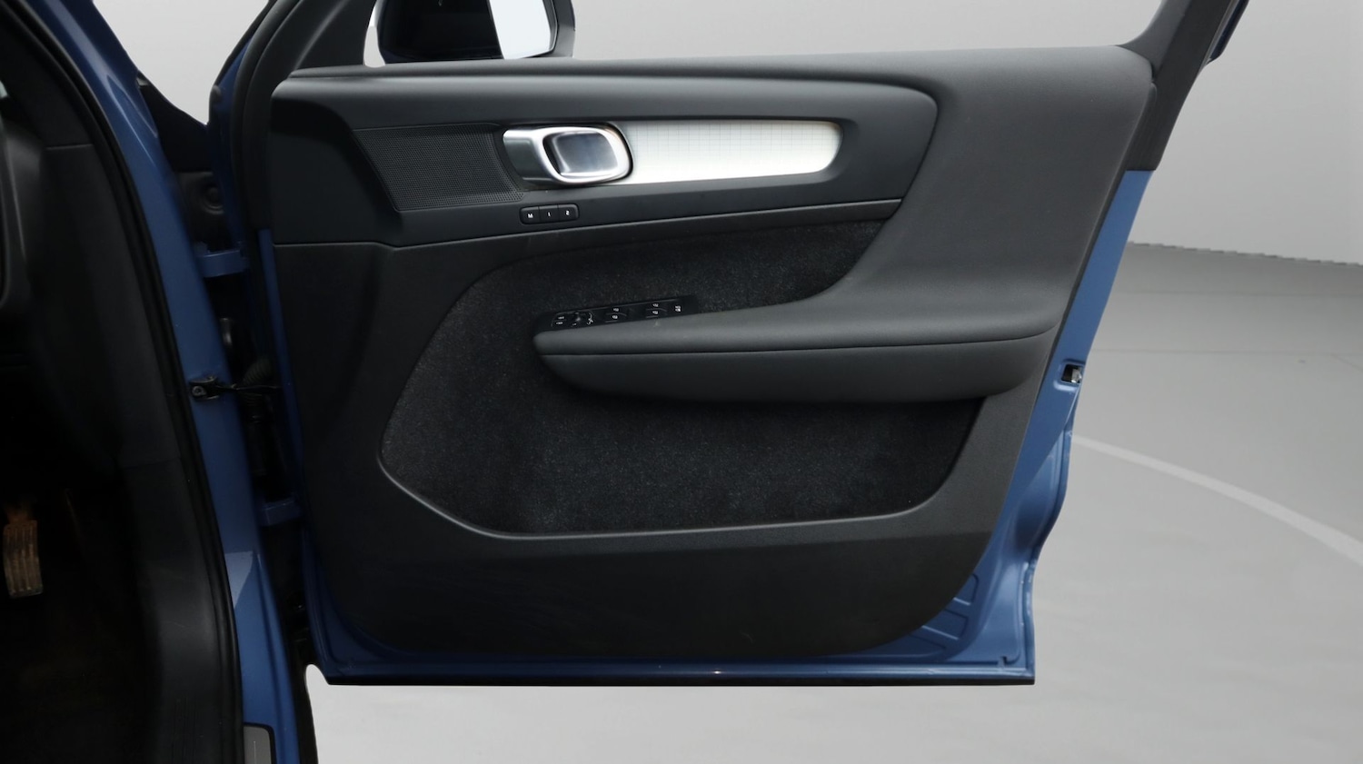 Used Volvo XC40 2023 for sale - 77289581: Photo 15