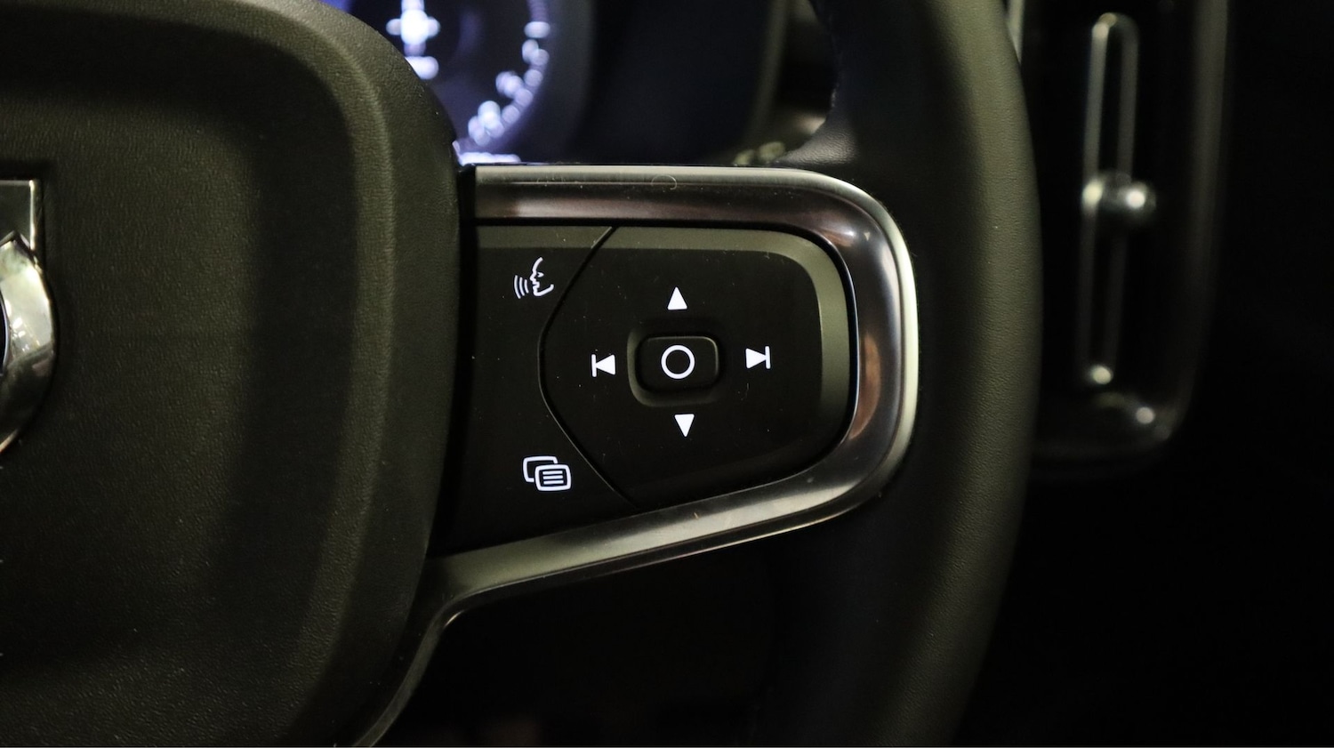 Used Volvo XC40 2023 for sale - 77289581: Photo 24