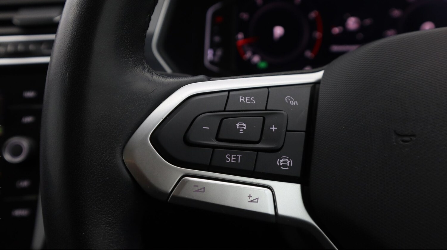 Used Volkswagen Tiguan for sale - 77216403: Photo 23