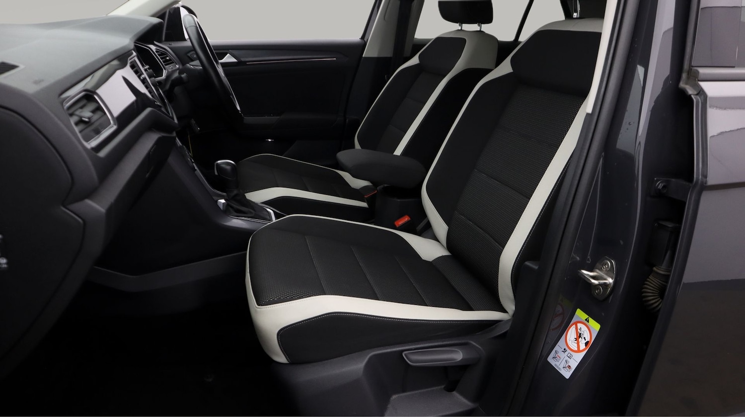 Used Volkswagen T-Roc for sale - 77809230: Photo 14