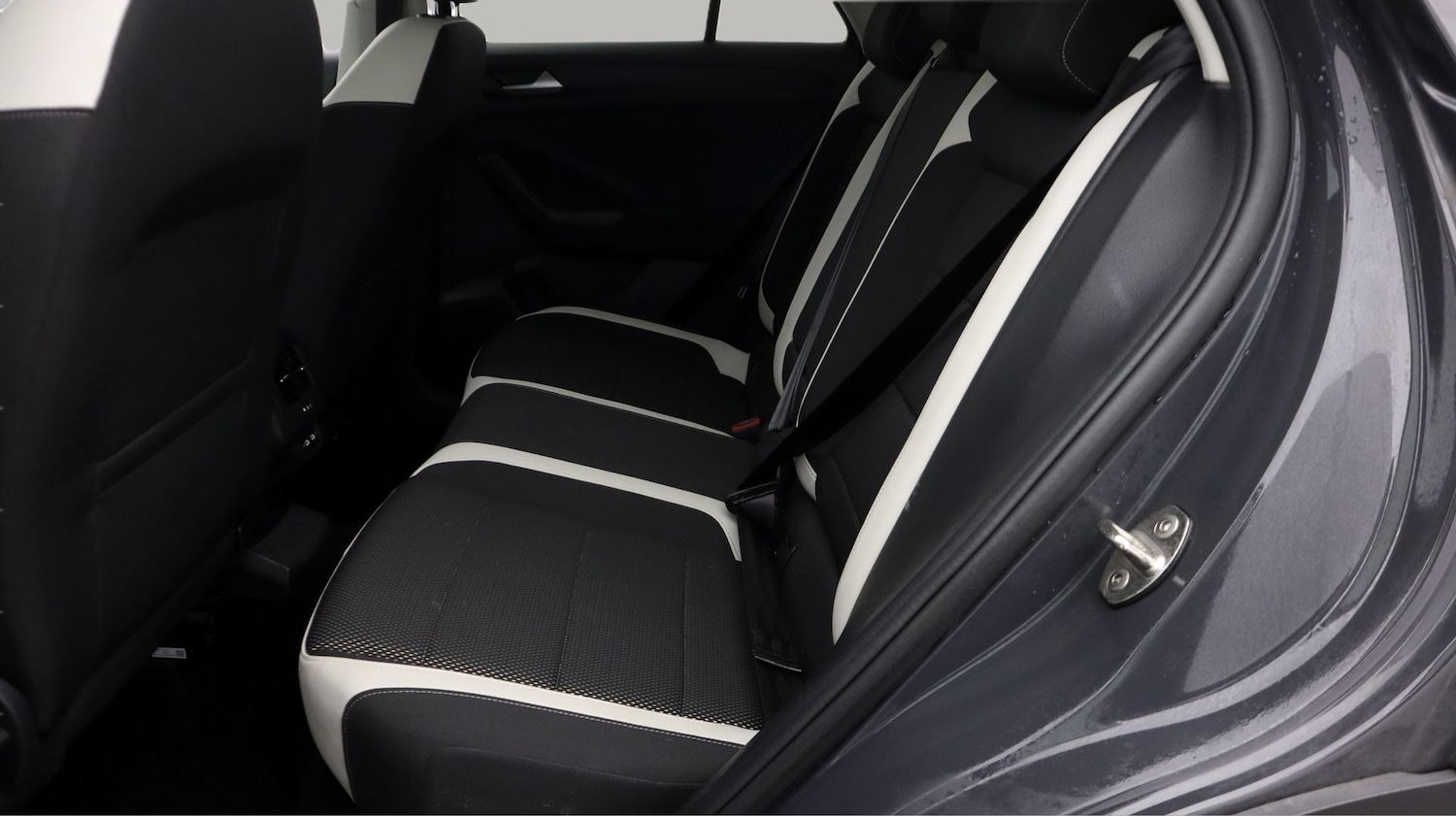 Used Volkswagen T-Roc for sale - 77809230: Photo 16