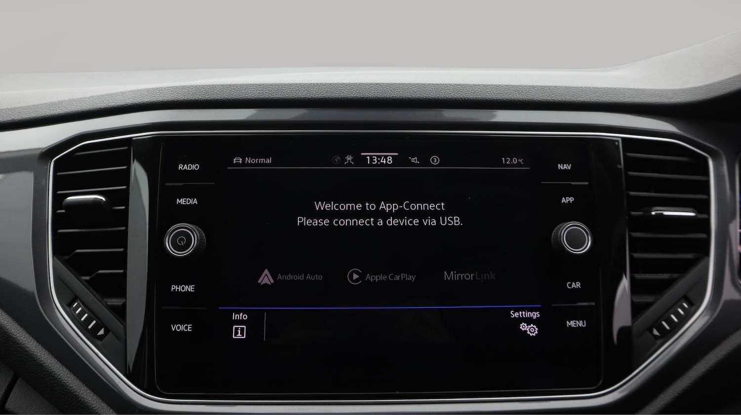 Used Volkswagen T-Roc for sale - 77809230: Photo 22