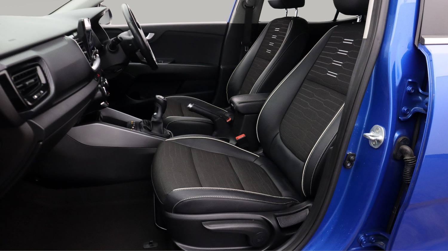 Used Kia Stonic 2021 for sale - 77452851: Photo 14