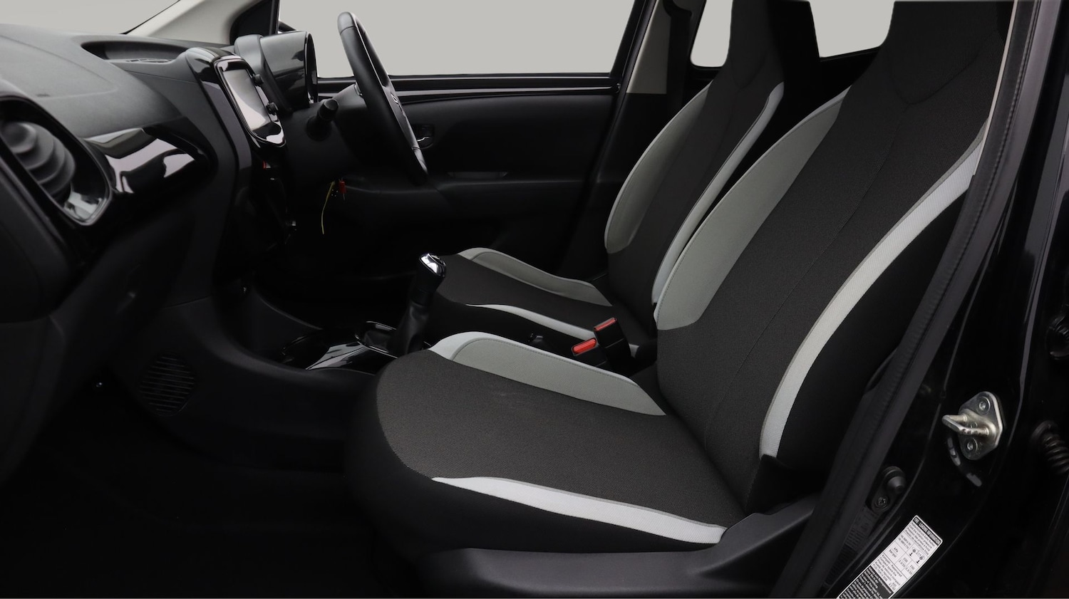 Used Toyota AYGO 2017 for sale - 77308615: Photo 14