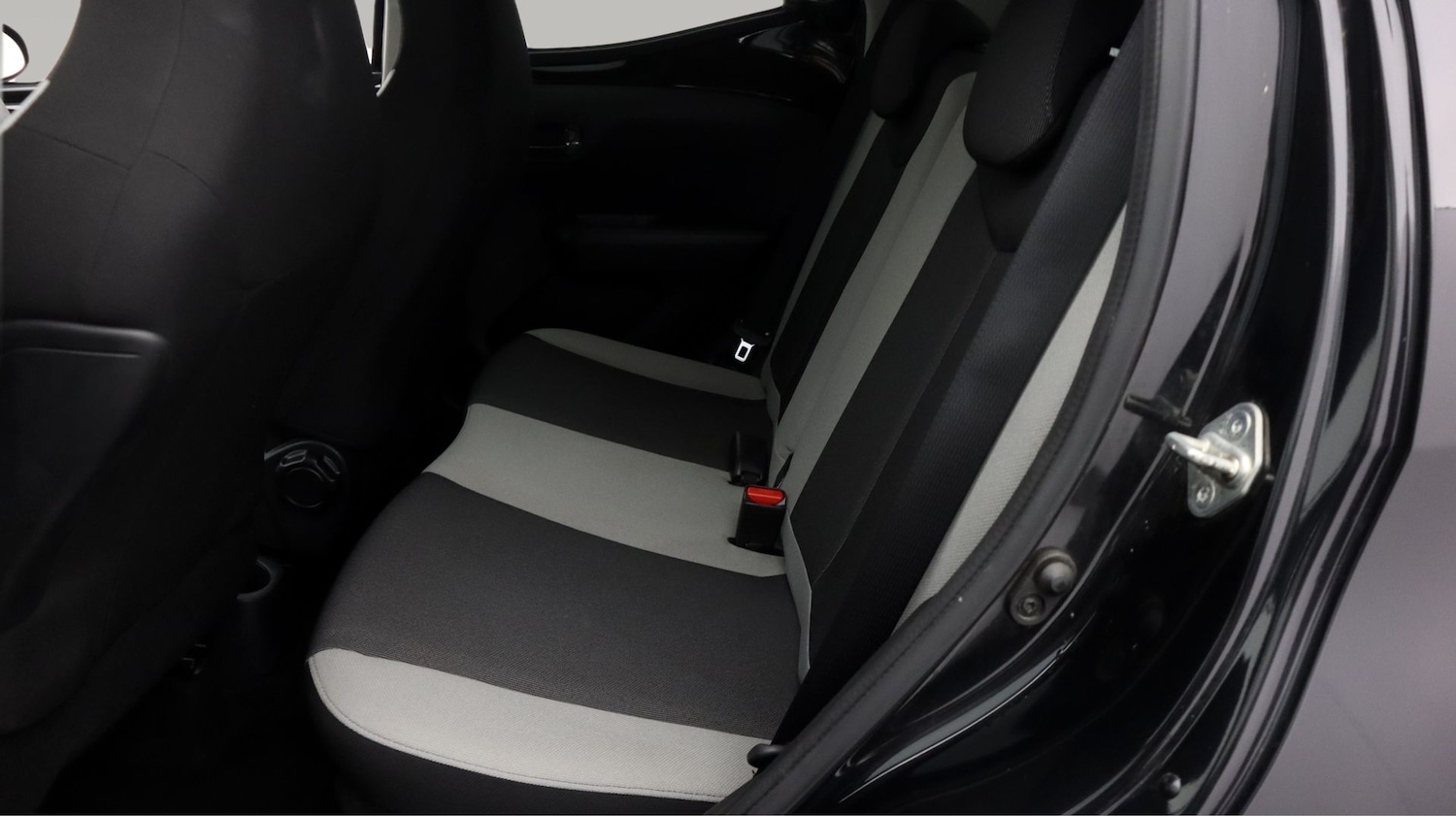 Used Toyota AYGO 2017 for sale - 77308615: Photo 16