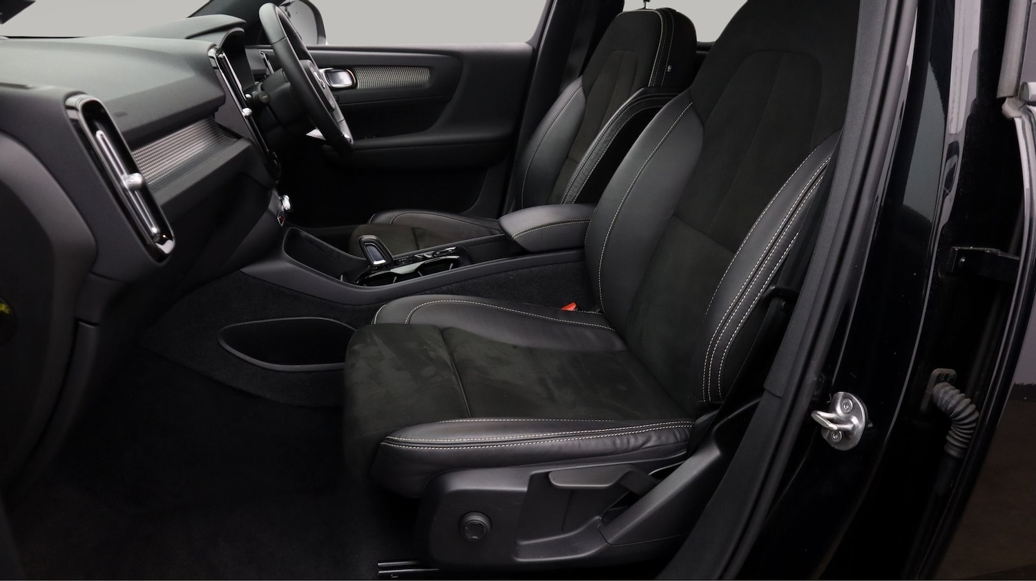 Used Volvo XC40 2022 for sale - 77681604: Photo 14