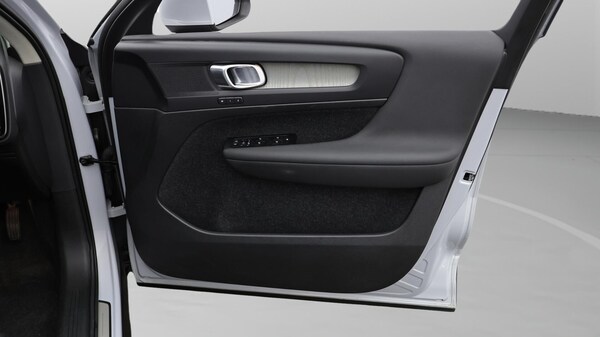 Used Volvo XC40 for sale - 76247856: Photo 16