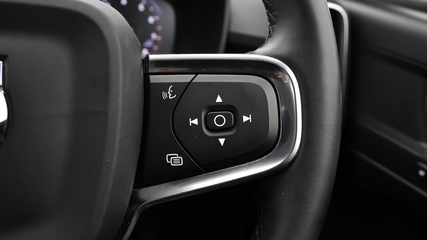 Used Volvo XC40 2021 for sale - 76247856: Photo 25