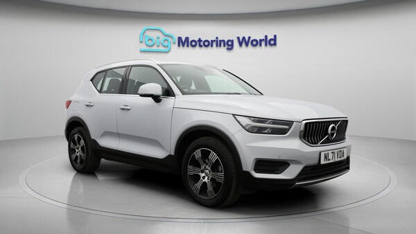 Used Volvo XC40 for sale - 76247856: Photo 2