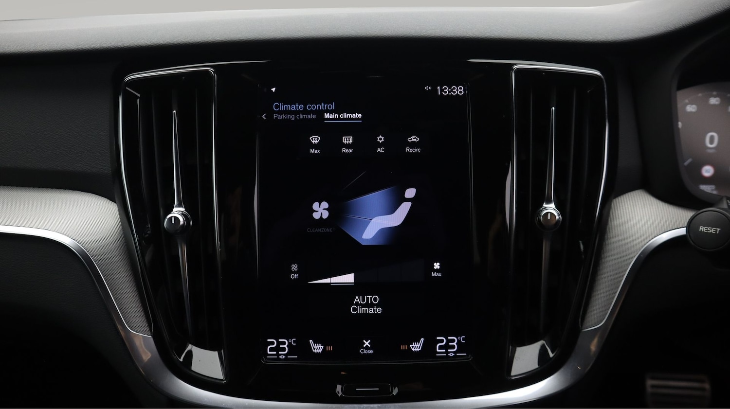 Used Volvo V60 2022 for sale - 77736272: Photo 12