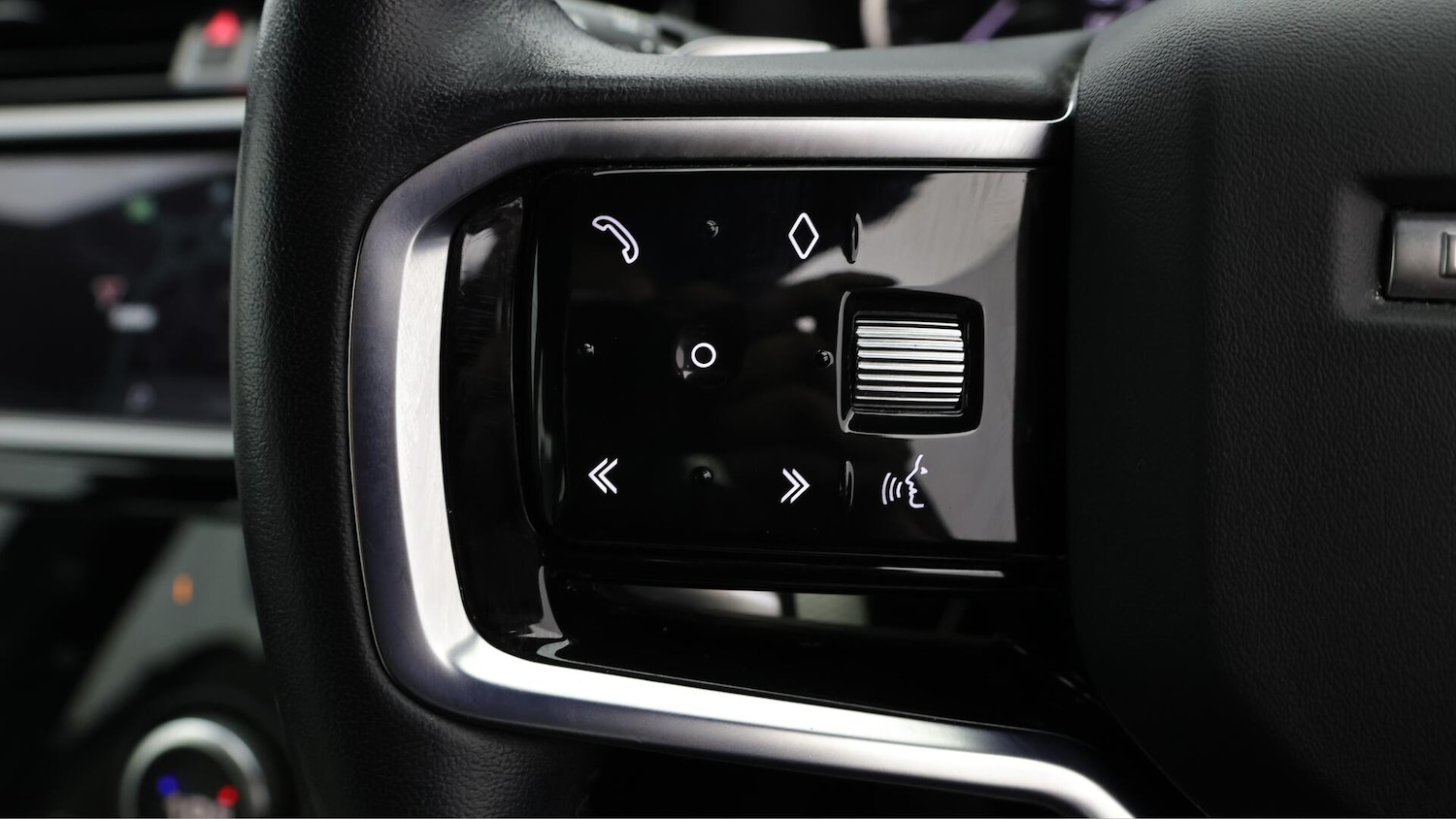 Used Land Rover Discovery Sport 2022 for sale - 76138009: Photo 2
