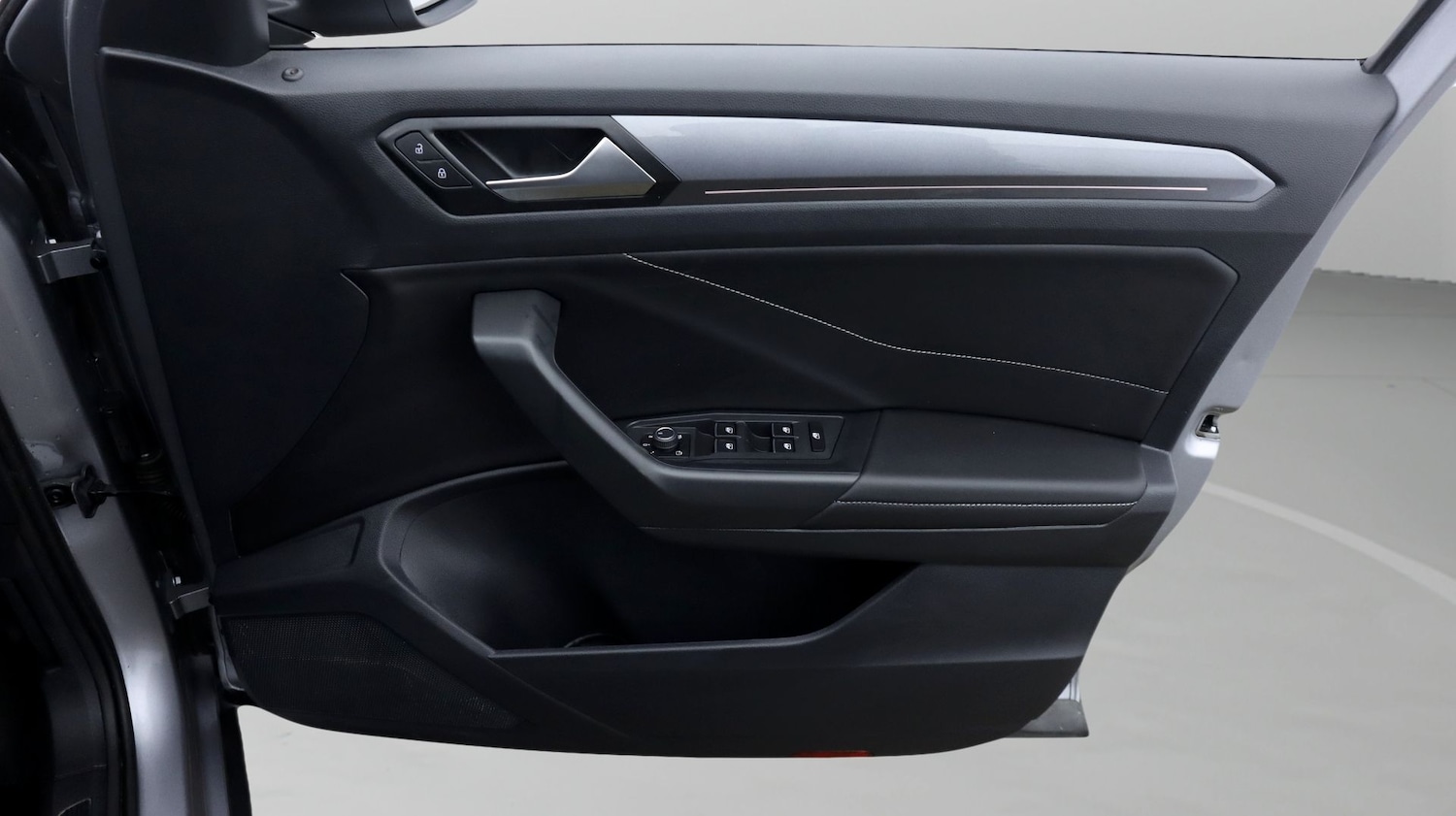 Used Volkswagen T-Roc 2023 for sale - 77505569: Photo 15