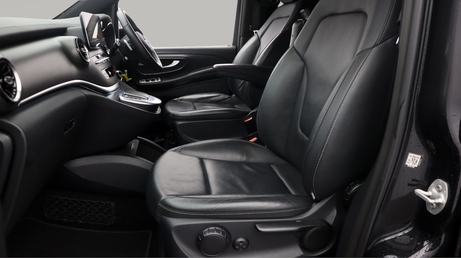 Used Mercedes-Benz V-Class 2023 for sale - 77181624: Photo 14