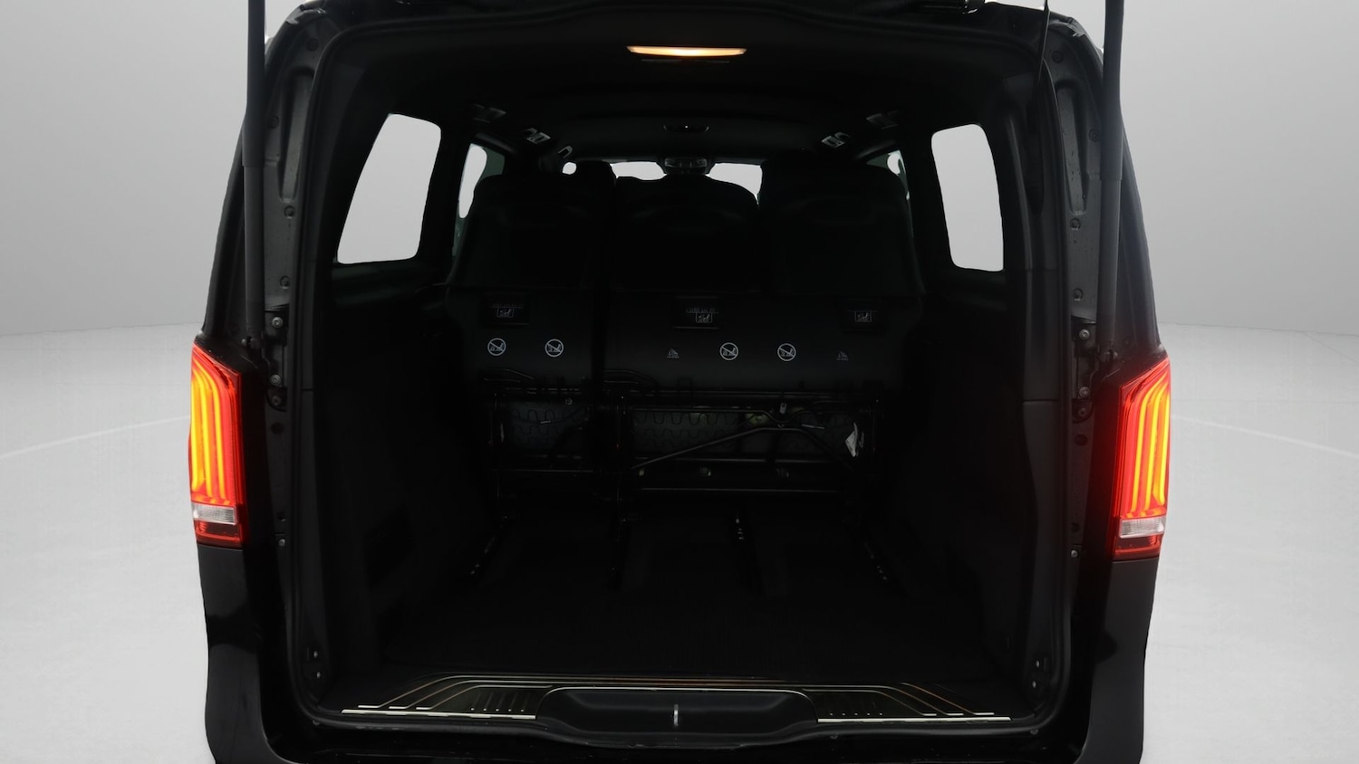 Used Mercedes-Benz V-Class 2023 for sale - 77181624: Photo 17