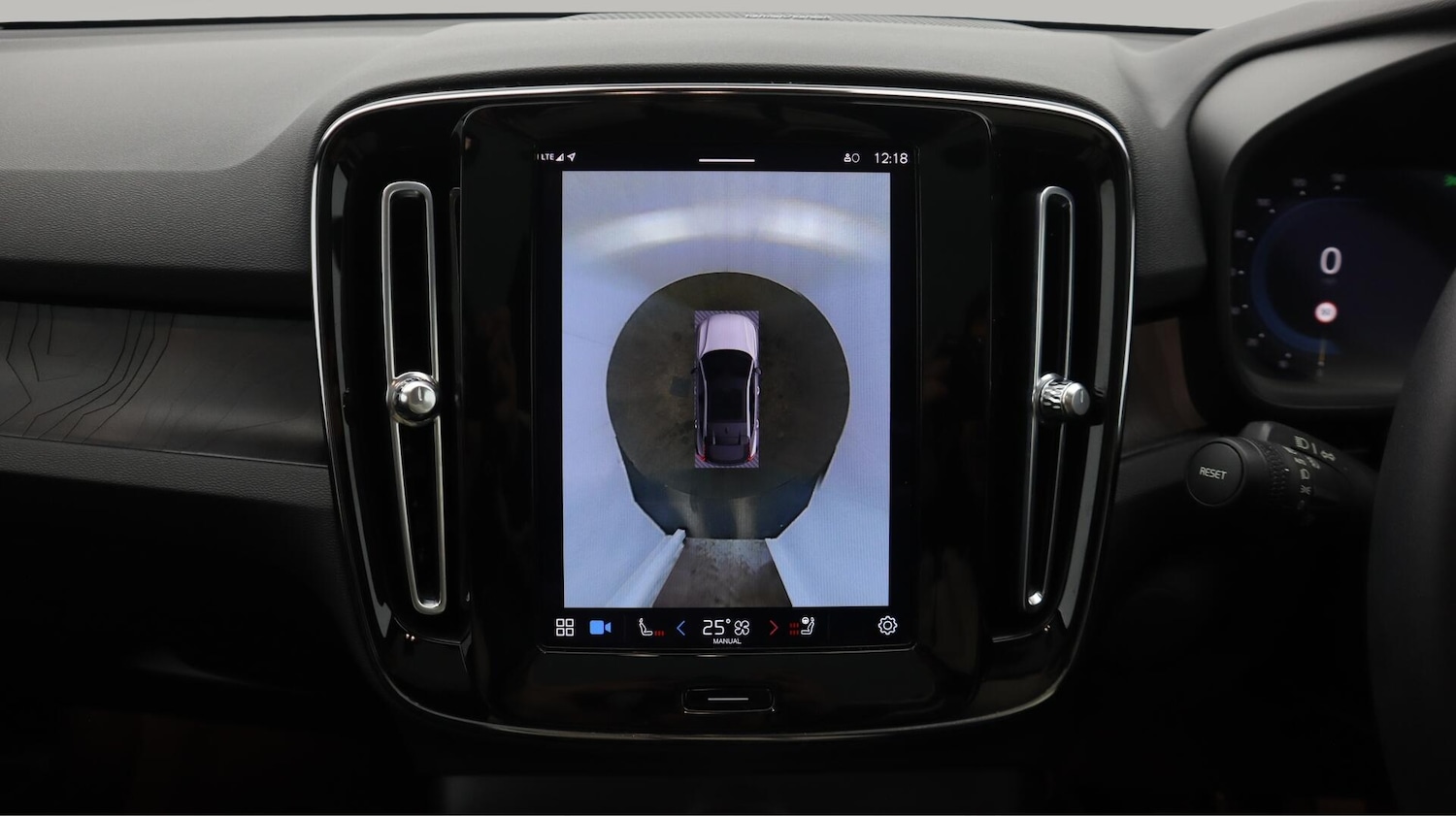 Used Volvo C40 2023 for sale - 76646242: Photo 28