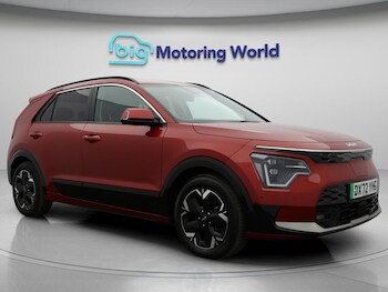 2022 (72) - 150kW 3 65kWh 5dr Auto